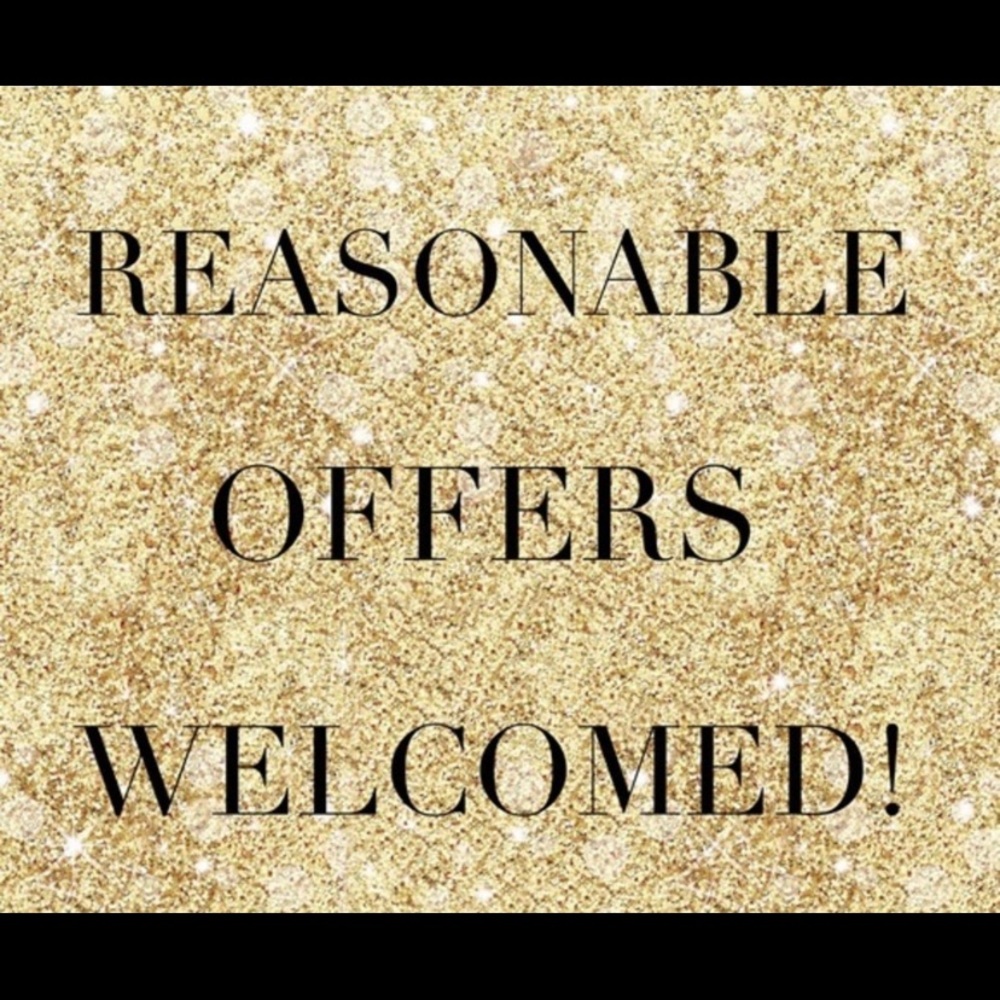 Meet your Posher, Ericka (ShopTheQC)! 👑